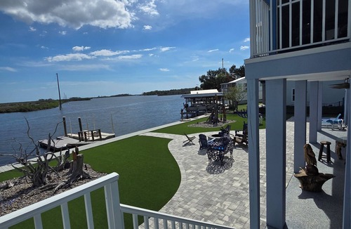 Old Homosassa House | Mason Creek, Homosassa water front 3/2.5 stilt home, pet friendly, dock.