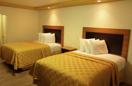 Eagle Pass Hotel | Maverick Inn