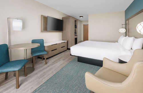 Marathon Hotel | Maximum Comfort! Outdoor Pool, Pets Are Welcome, Free Breakfast!
