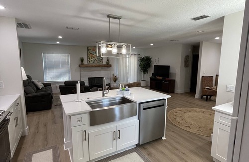 Isle of Palms House | Mayo Clinic 1.8 miles #2 Your Home Away From Home- Snow birds welcomed!