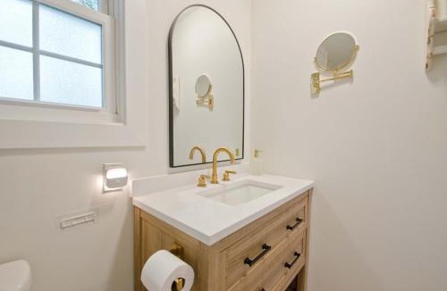 Decatur House | Medical District 3bd 3bth Bungalow