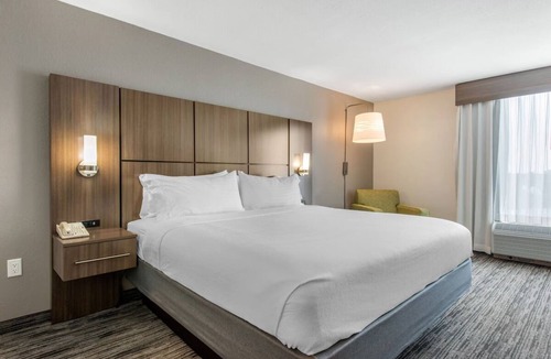 Tropic Hotel | Memorable Family Getaway | 4 Units | Pool | Free Parking | 0.8 mi to Brevard Zoo