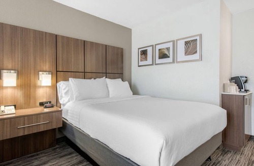 Tropic Hotel | Memorable Family Getaway | 4 Units | Pool | Free Parking | 0.8 mi to Brevard Zoo