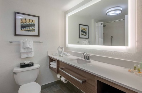 Tropic Hotel | Memorable Family Getaway | 4 Units | Pool | Free Parking | 0.8 mi to Brevard Zoo
