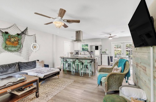 Ocean City House | Mermaid Cottage: 5 mi. from beach, fully stocked 3br, grill, deck, bunk bed