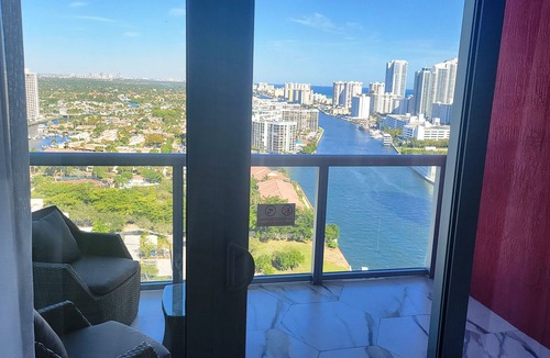 Hallandale Beach Condo | Miami Area Bay Front Condo