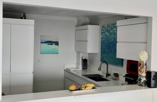 North Beach Apartment | Miami Beach Apartment 1B/1.5 Normandy Isle with a great view. Near beaches.