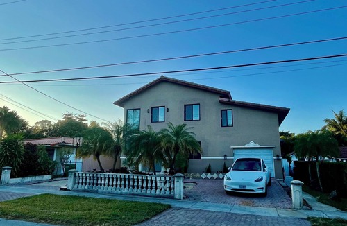 Ludlam House | Miami Coral Gables Villa 4bed/4bathroom sleeps 10 pool free parking pet friends