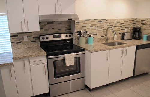 Northeast Miami House | Miami Design District 4 Bedroom 3.5 Baths House Free Gated Parking