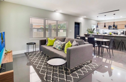 Little Haiti Villa | Miami Luxury⭐️ close to Beach/Airport/Wynwood/Design District & Free Gated Park.