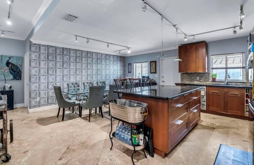 Flagami House | Miami Oasis: Central, Near Airport, BBQ, Playset