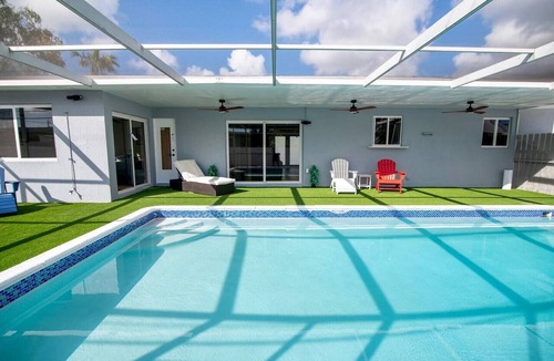 Miami Gardens House | Miami Private Pool Home Sleeps 10 · 10 Min to Hard Rock
