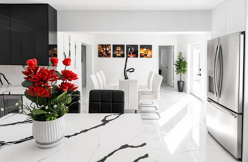 Ludlam House | Miami Relax Getaway/4BR/BBQ/Heated Pool & Fun