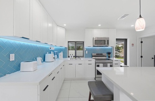 Miami Gardens House | Miami Vice. Vibe with Pool, Patio, BBQ, & Games.