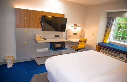 Daphne Hotel | Microtel Inn & Suites by Wyndham Daphne/Mobile
