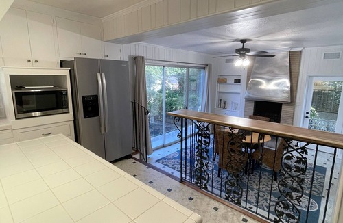 Hannon Park Apartment | Mid-Century Modern - 3600sqft - 1 Mile to CBDnHistoric Surroundings, Walk to CBD