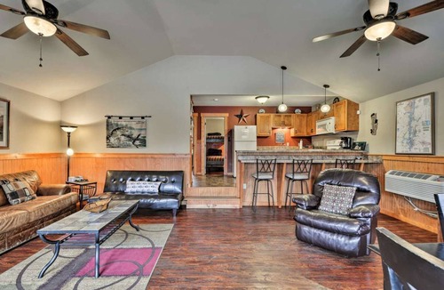 Groveoak Cabin | MID LAKE HIDEAWAY, FISHING FAMILY OUTDOOR FUN
