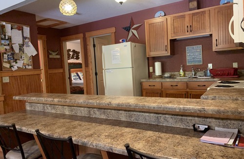 Groveoak Cabin | MID LAKE HIDEAWAY, FISHING FAMILY OUTDOOR FUN
