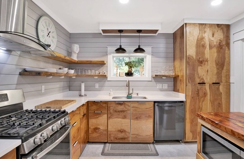 Fairhope House | Midtown Mid-Century Modern, FREE golfcart. Close to downtown, 4BRs, 2baths.