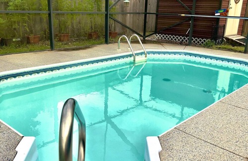 Milton House | Milton Oasis Cinema&Pool