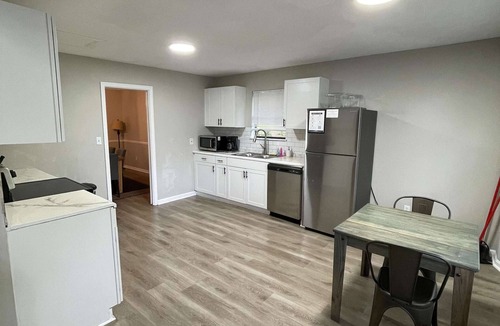 Crestline Heights House | Mins to Airport-Pool- Lake View-Newly Renovated!