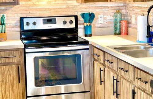 Caloosahatchee House | Minutes to Downtown Cape Coral and Walk to Jaycee Park