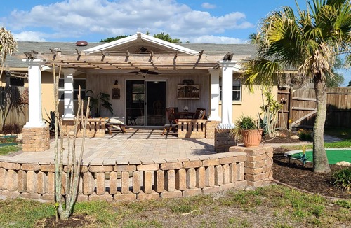 Englewood East House | Minutes to gulf beaches, great outdoor space, putting green,perfect getaway