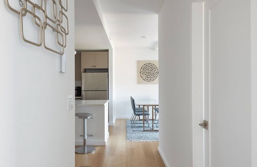 Hoboken Apartment | Modern 3 BR loft -shared deck - gym - mins to NYC