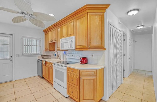 Belle Vista House | Modern 3BR Beach House in St. Pete Walk to Sand + Fenced Yard