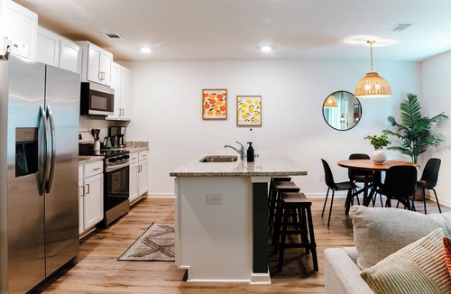 Tuscaloosa House | Modern 3BR Cottage- Mins to UA, King Bed, Fire Pit