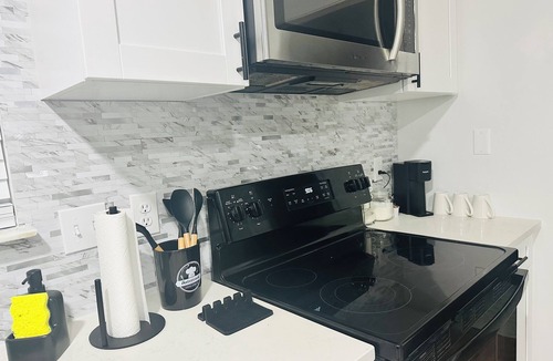 Del Rio House | Modern 3BR Home Pool Playroom Quiet Family Frendly