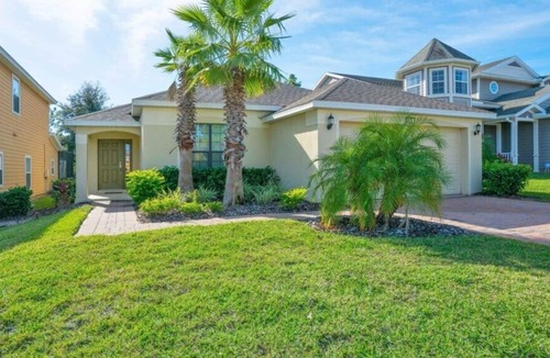 Davenport House | Modern 4 Bedroom Home - Private Pool!