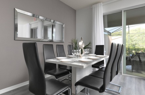 Loughman House | Modern 4BR Home, Private Pool, BBQ, Resort Amenities, 15min to Disney