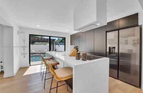 Hollywood Lakes House | Modern 4BR Pool Home Minutes from Beach & Stadium