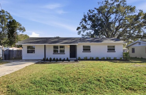 Auburndale House | Modern 4BR Retreat | Near Lakeland & Legoland