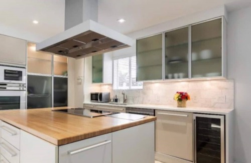 The Roads Villa | Modern 5BR Mansion Minutes Away from Miami Beach