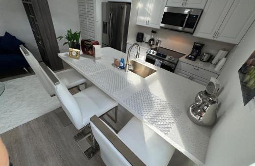 Flagami Apartment | Modern Apartment Miami Oasis