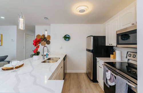 Middle River Terrace Apartment | Modern APT - Close to beach, a neighborhood dock & Downtown and has Free Parking