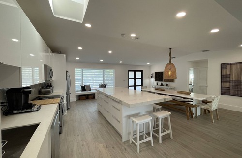 Ludlam House | Modern Beach LakeFront House in Miami !