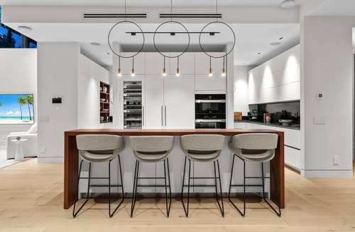 Birch Park Finger Streets House | Modern Beach Villa w/Rooftop Jacuzzi & Pool