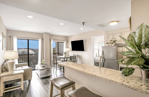 Southwest Orlando Condo | Modern & bright condo with a balcony and AC - pool, hot tub, and tennis access