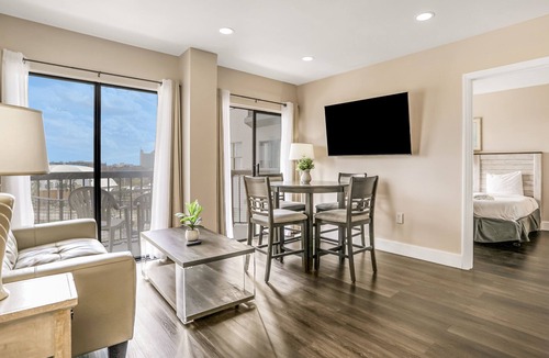 Southwest Orlando Condo | Modern & bright condo with a balcony and AC - pool, hot tub, and tennis access