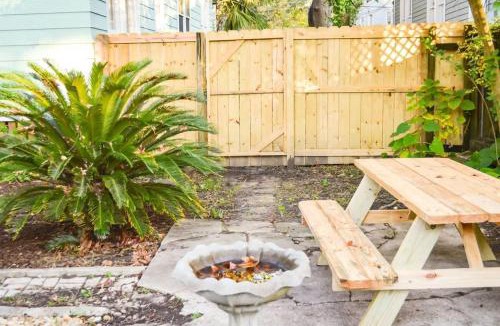 Hannon Park House | Modern & Centrally Located Stay at Calypso Dreams