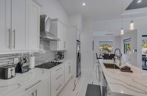 Mariner Villa | Modern coastal 3 bedrooms with Pool with Fireplace