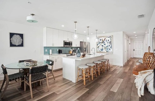 Madeira Beach Apartment | Modern Coastal Condo - 4 Minute Walk to the Beach!