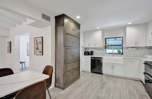 Colee Hammock House | Modern Coastal Family Friendly Home Minutes to Las Olas & Fort Lauderdale Beach