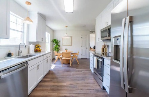 Foley House | Modern Cozy Home near Beach, OWA & Ball Parks