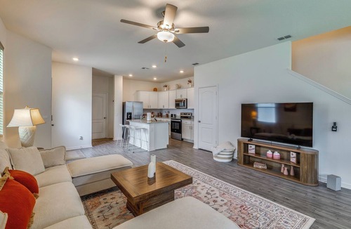 Dundee Apartment | Modern Dundee Townhome Near Lakes & Legoland!