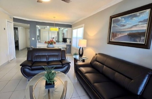 South Bradenton Condo | Modern Lakefront Condo Near IMG Academy & Anna Maria Beaches w/Pools & Hot Tubs