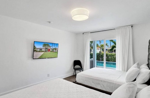 Pompano Isles House | Modern Luxury Waterfront Heated Pool Home